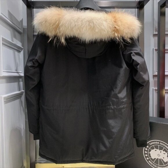 BRAND NEW BLACK CAN GOOSE JACKET WITH TAGS - SIZE MEDIUM - Picture 2 of 2